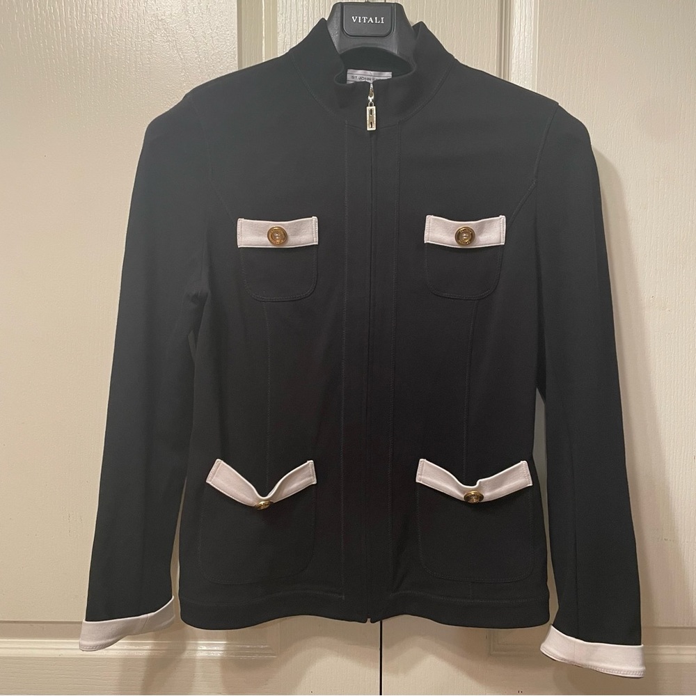 St. John sport knit blazer breast pockets
